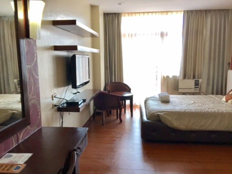 Oyo 159 San Remigio Pensionne Suites Cebu Exterior photo