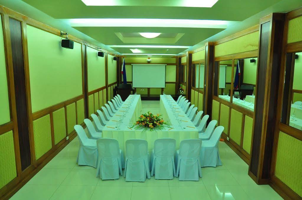 Oyo 159 San Remigio Pensionne Suites Cebu Exterior photo