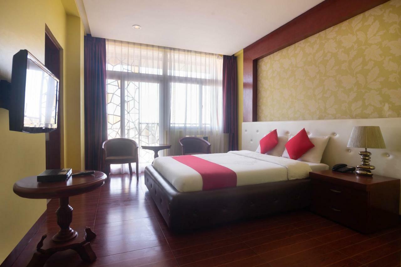 Oyo 159 San Remigio Pensionne Suites Cebu Exterior photo